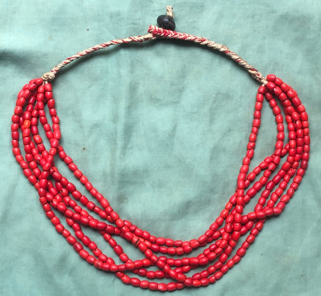 Oude Naga ketting met oude rode kralen tribal jewelry, Antiek en Kunst, India, Ophalen of Verzenden, Sieraad, Handgemaakt