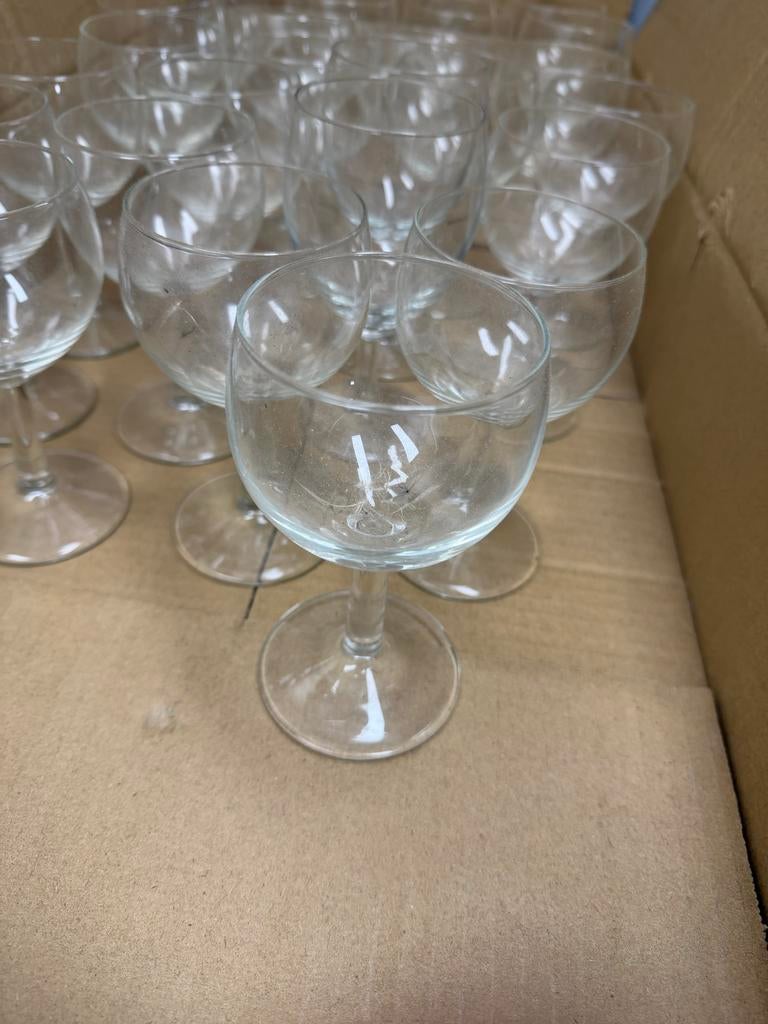 Set van 25 wijnglazen/waterglazen, Verzamelen, Glas en Borrelglaasjes, Zo goed als nieuw, Overige typen, Ophalen of Verzenden