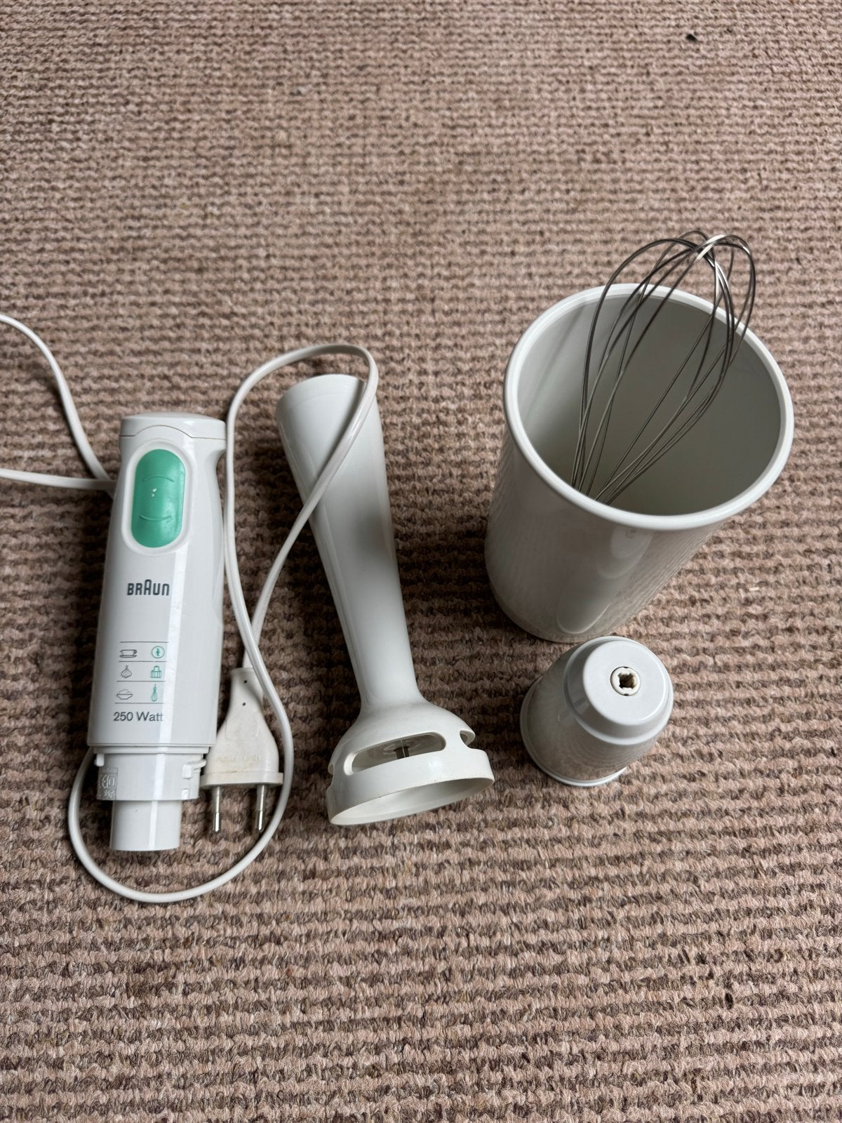 Braun staafmixer 250 Watt met garde en maatbeker, Minder dan 1 liter, Ophalen, Gebruikt, 1 snelheid