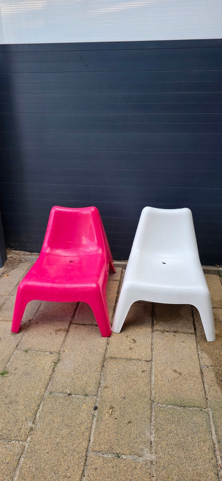 Gratis afhalen, 2x roze, 2x witte tuinstoel, Tuin en Terras, Ophalen, Gebruikt, Kunststof