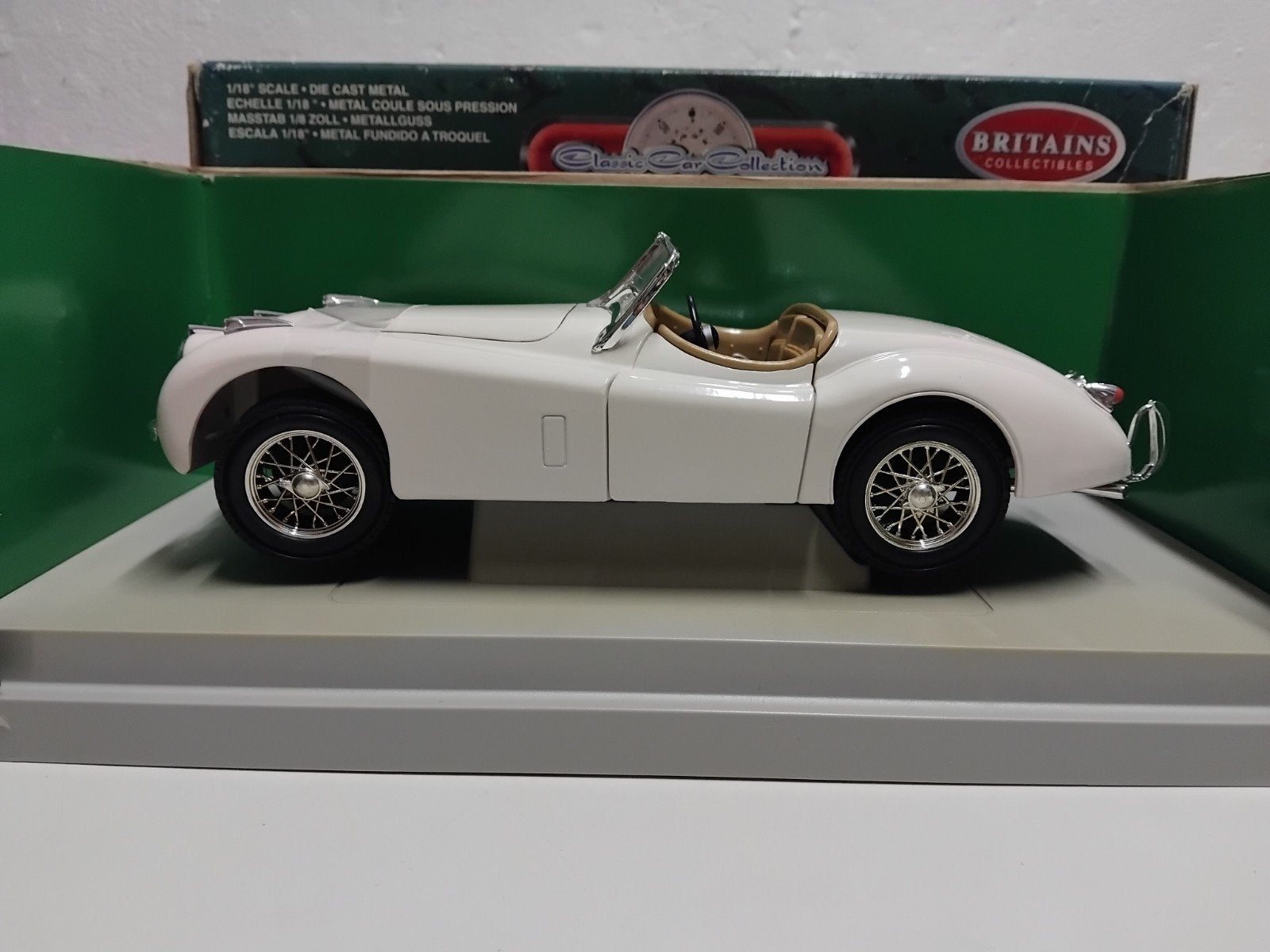 Jaguar XK 120 Roadster cremewit Britains metal 1:18 KRD, Ophalen of Verzenden, Zo goed als nieuw, Auto, ERTL