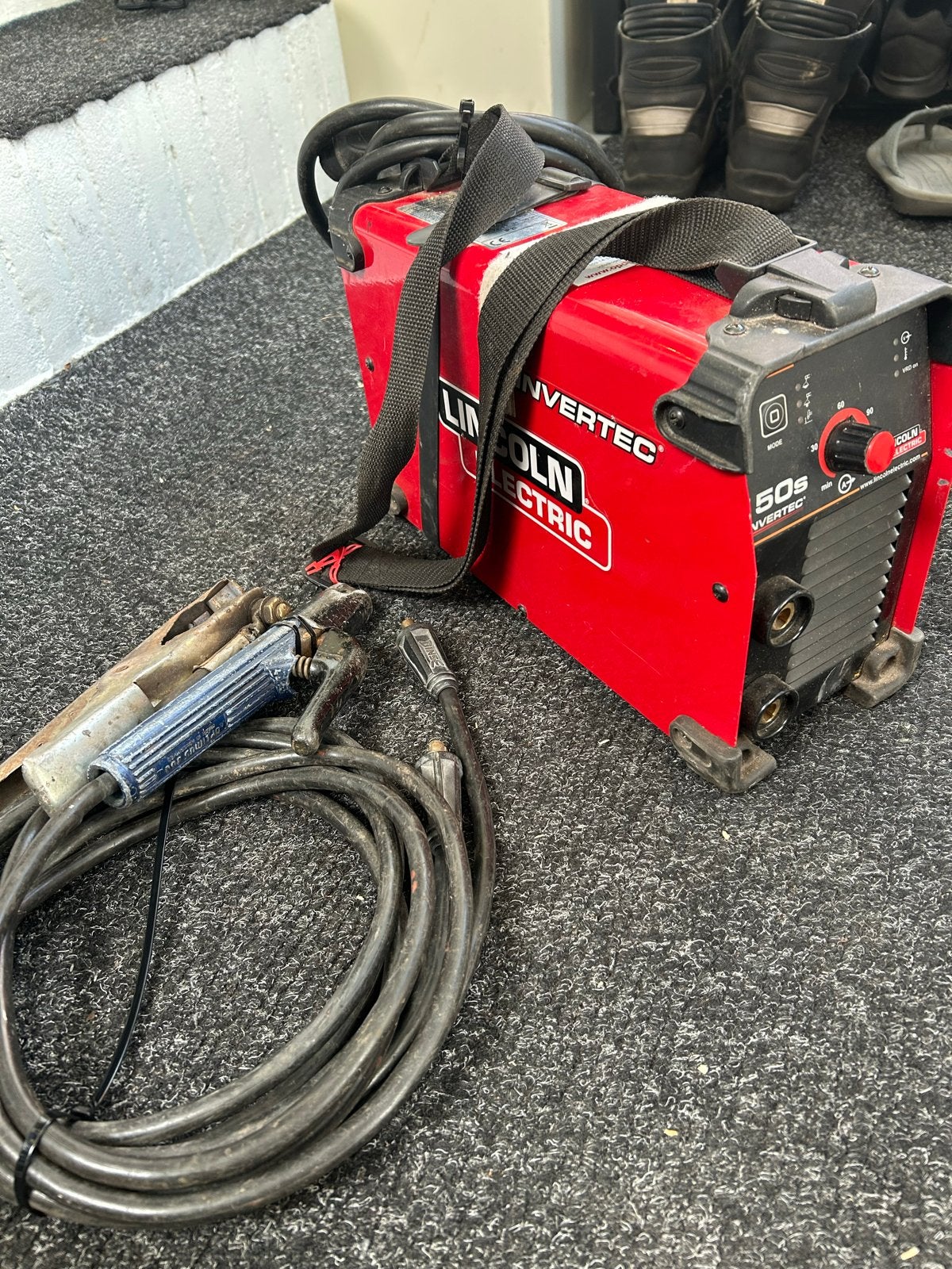 Lincoln Electric Invertec 150S Lasapparaat met laskap, Doe-het-zelf en Verbouw, Gereedschap | Lasapparaten, Ophalen of Verzenden