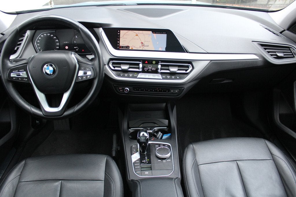 BMW 1-serie 118i High Executive | Incl. 12 maanden Garantie, Auto's, BMW, Gebruikt, Met garantie (alle), Zwart, Leder