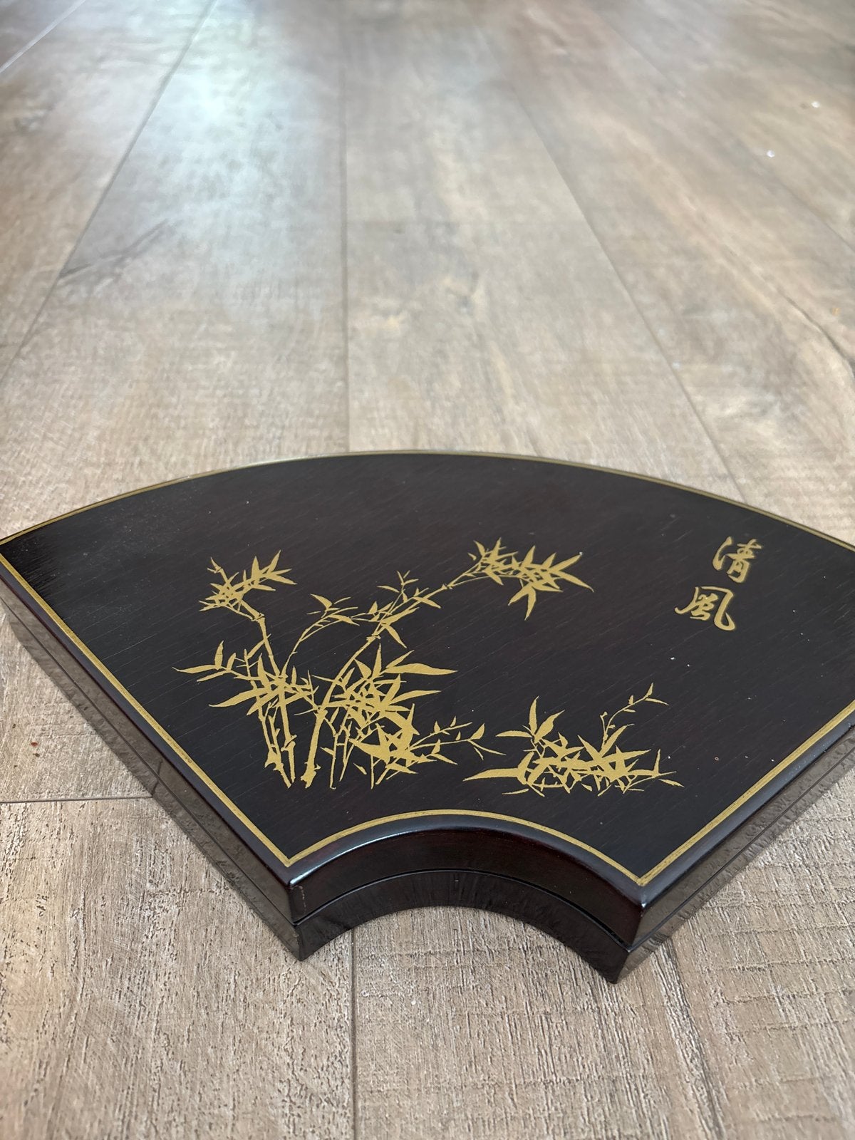Chinees kalligrafie set in waaiervormige doos, Antiek en Kunst, Doos, Zwart, China, Versierd