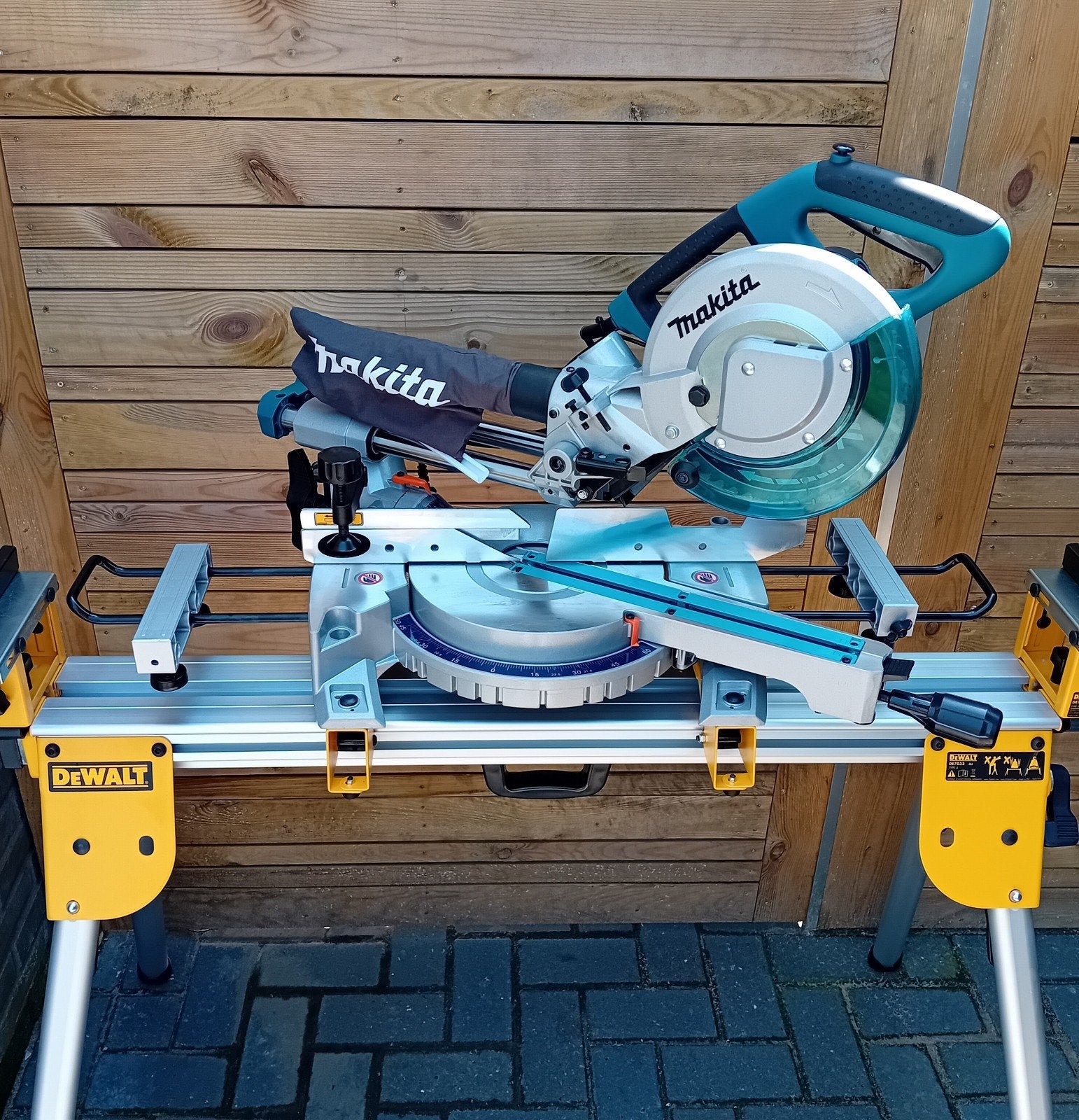 Makita LS0815FLN afkortzaag - Dewalt onderstel NIEUW, Doe-het-zelf en Verbouw, Gereedschap | Zaagmachines, Ophalen, 70 mm of meer