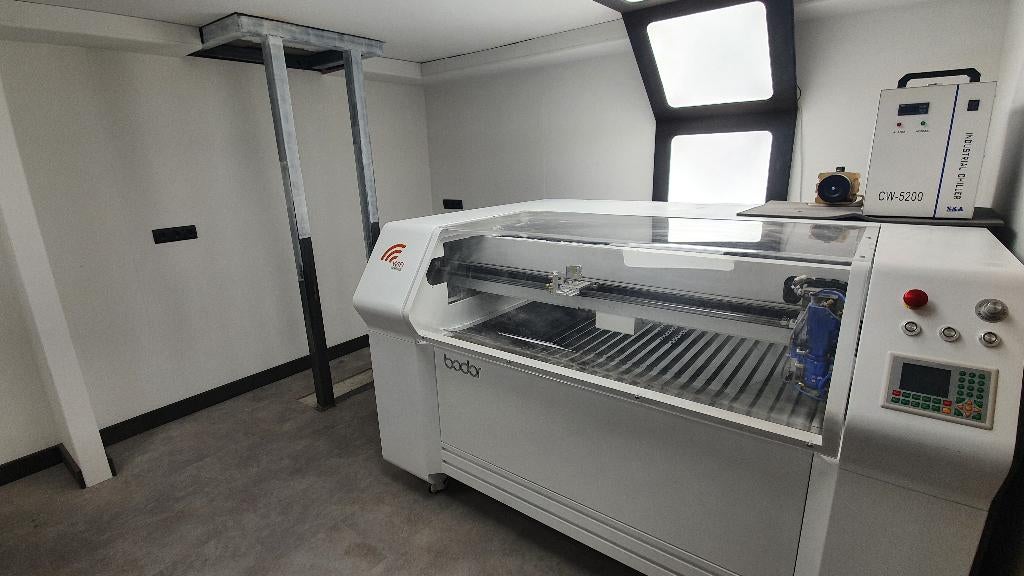 CO2 Lasersnijder 150 Watt, Ophalen, Zo goed als nieuw