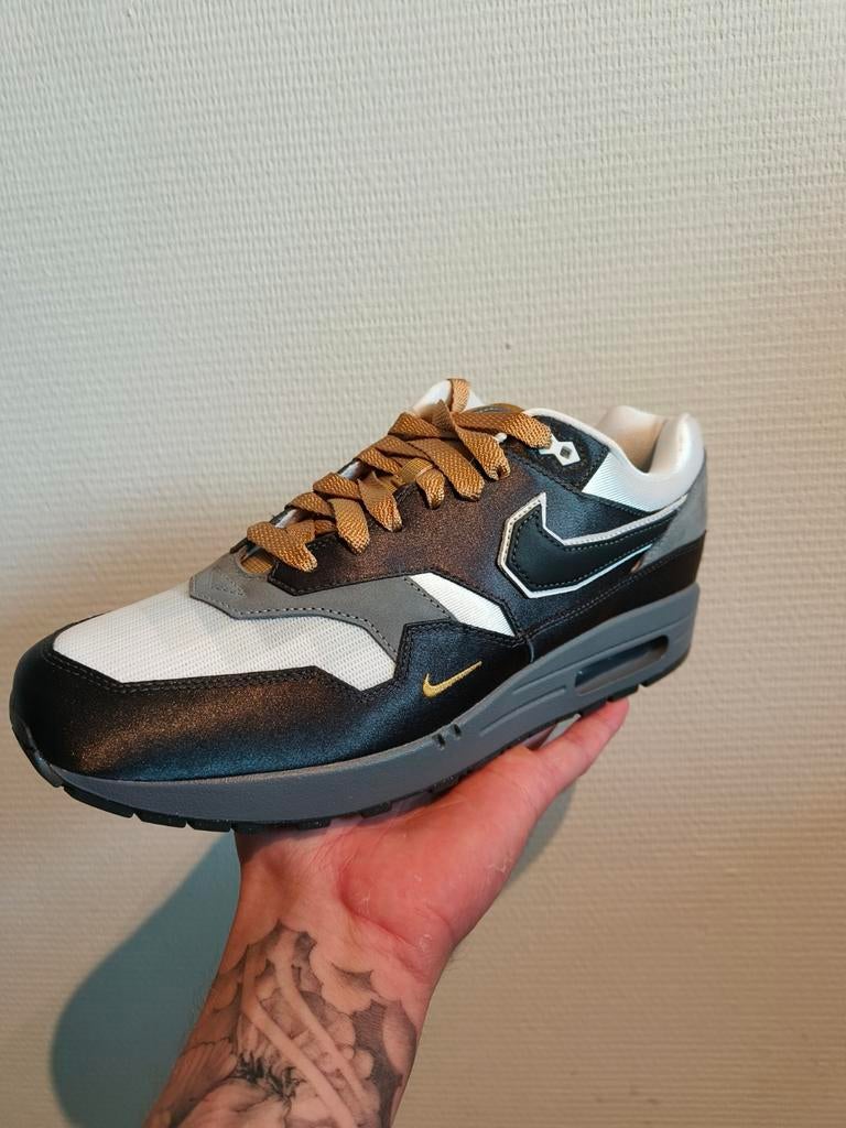 Nike Air Max 1 Big Head Mode Golden Eye 007, Nike air max, Nieuw, Ophalen of Verzenden, Sneakers of Gympen