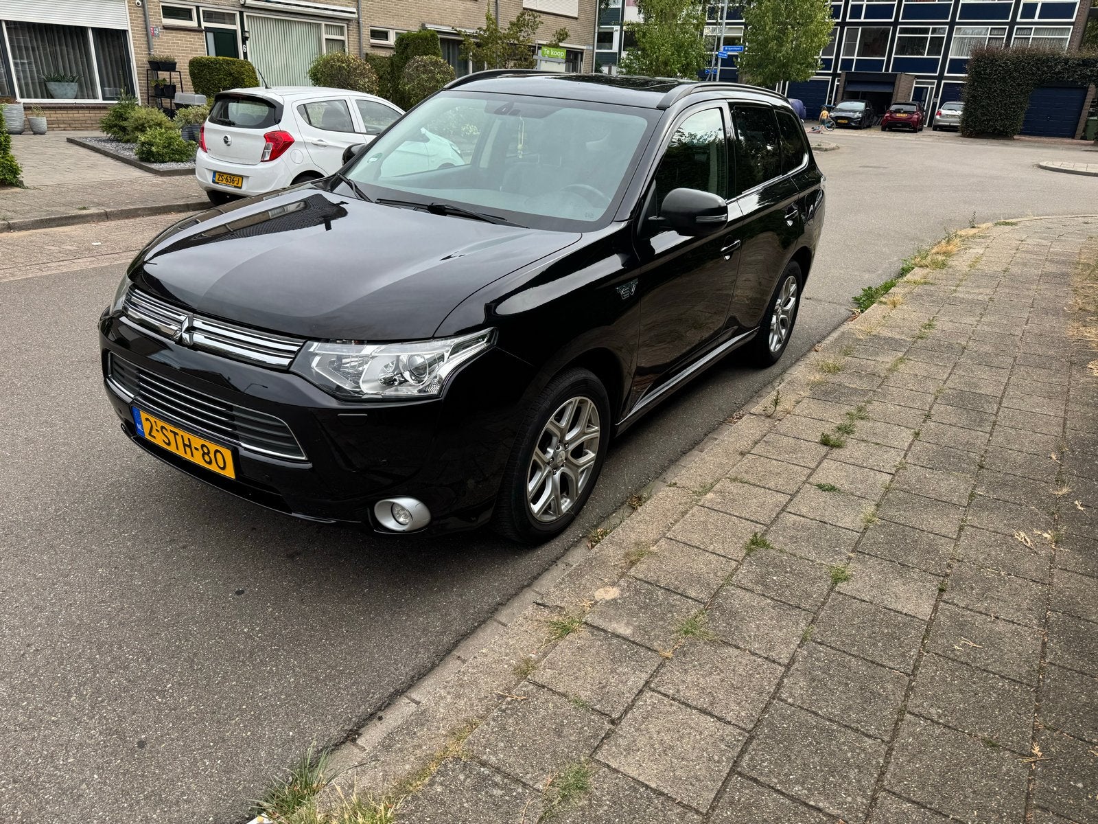 Mitsubishi Outlander 2.0 Dohc Mivec Phev 203pk 4WD CVT 5P, 1998 cc, Outlander, 4 cilinders, Zwart