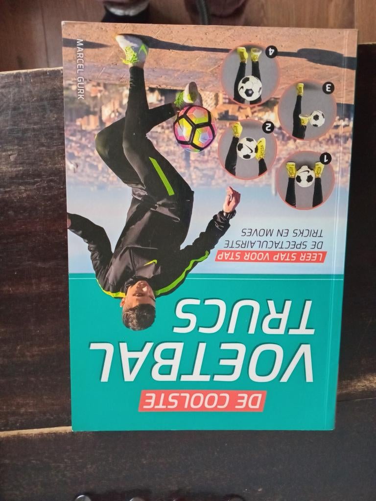 De Coolste Voetbal Trucs boek, Ophalen of Verzenden
