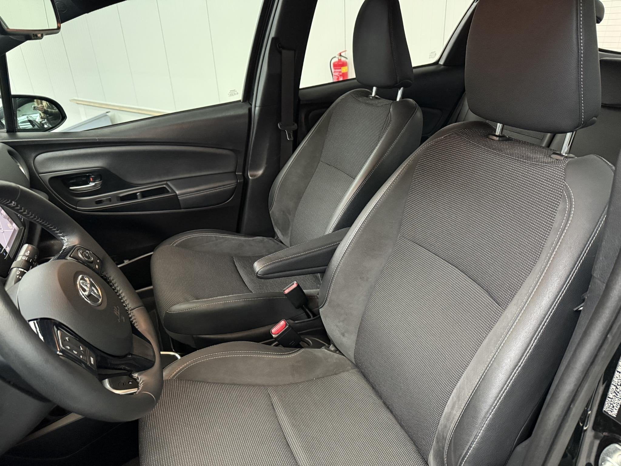 Toyota Yaris 1.5 Hybrid Energy Plus met trekhaak!, Auto's, Toyota, Gebruikt, Euro 6, 4 cilinders, Origineel Nederlands