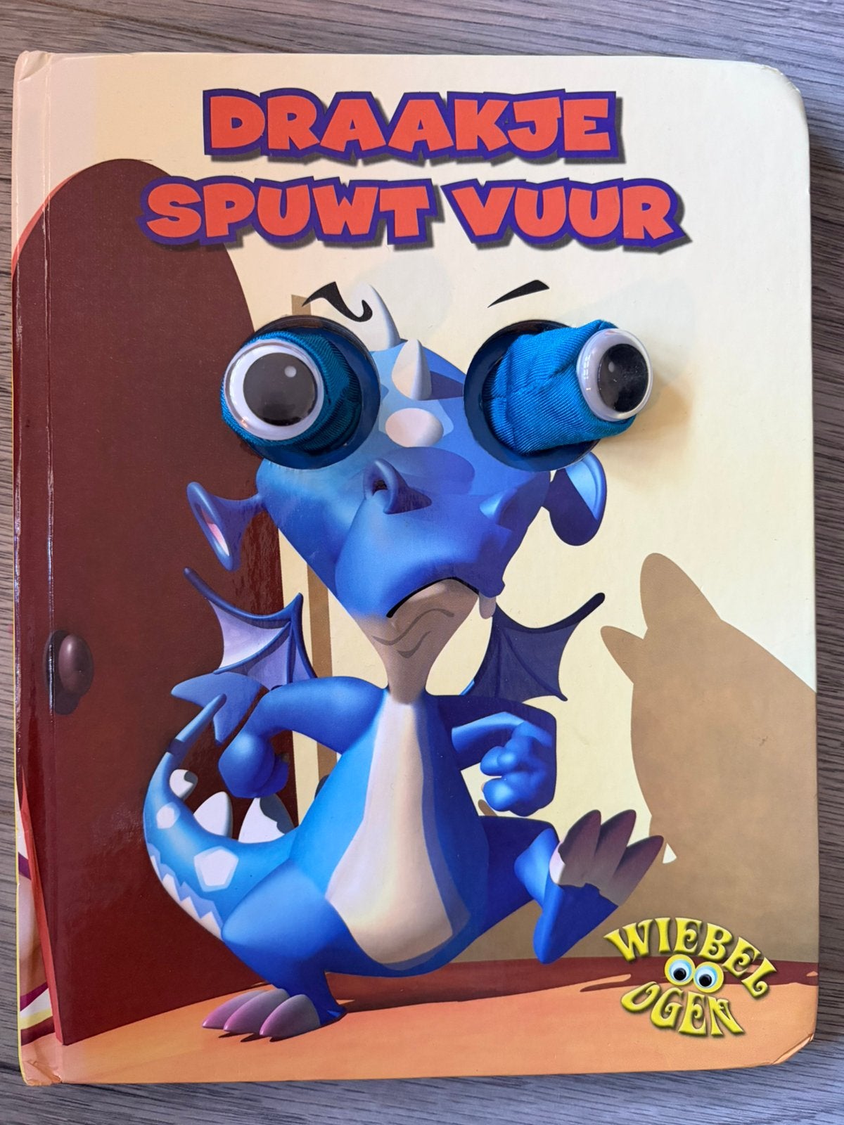 Boek Draakje spuwt vuur - met wiebelogen, Gelezen, Fictie algemeen, Jongen of Meisje, Ophalen of Verzenden