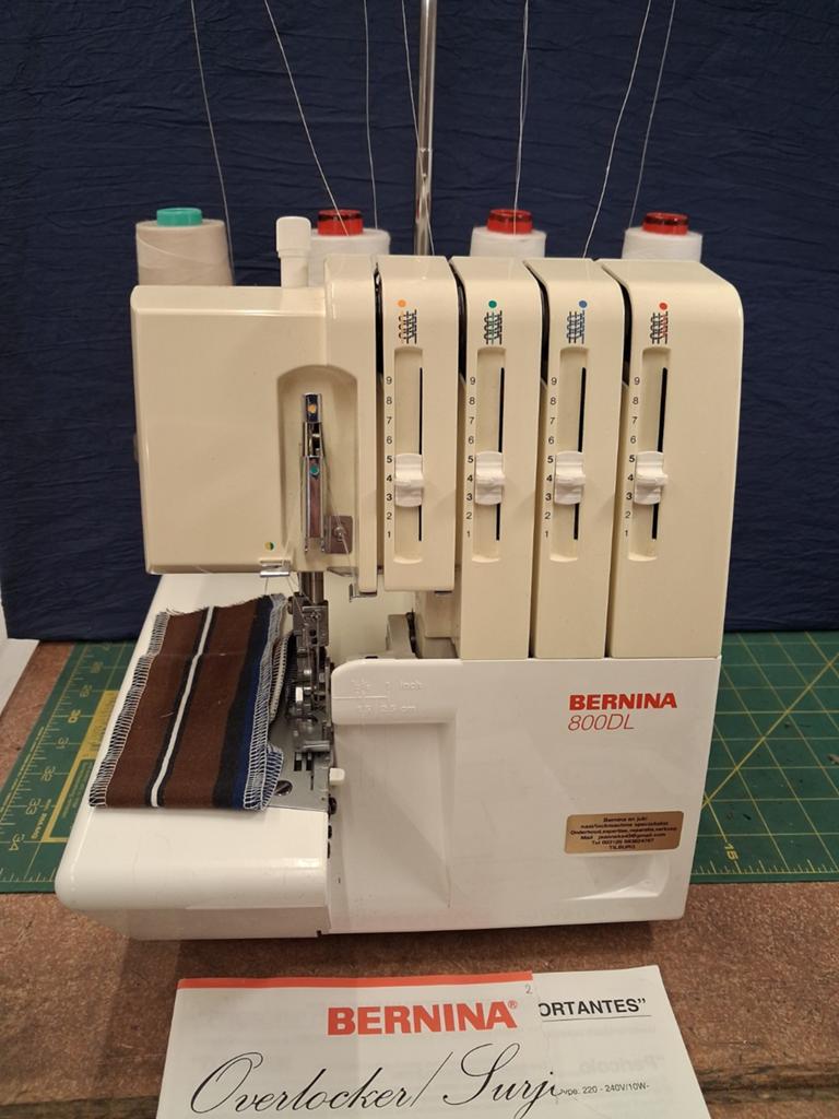 Bernina 800DL zgan met 1jaar garantie, ledverlichting, Ophalen of Verzenden, Zo goed als nieuw, Lockmachine, Bernina