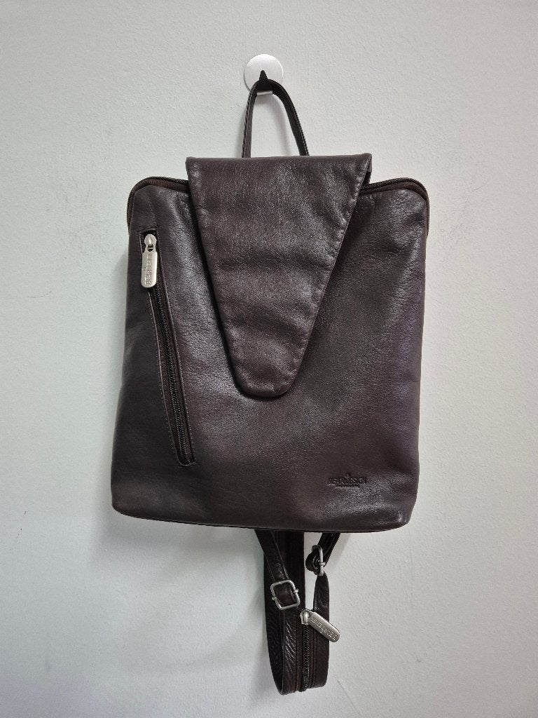 Tas27 - Bruin leren Bear Design rugtas ongeveer 26x26 cm (1), Sieraden, Tassen en Uiterlijk, Tassen | Rugtassen, Ophalen of Verzenden