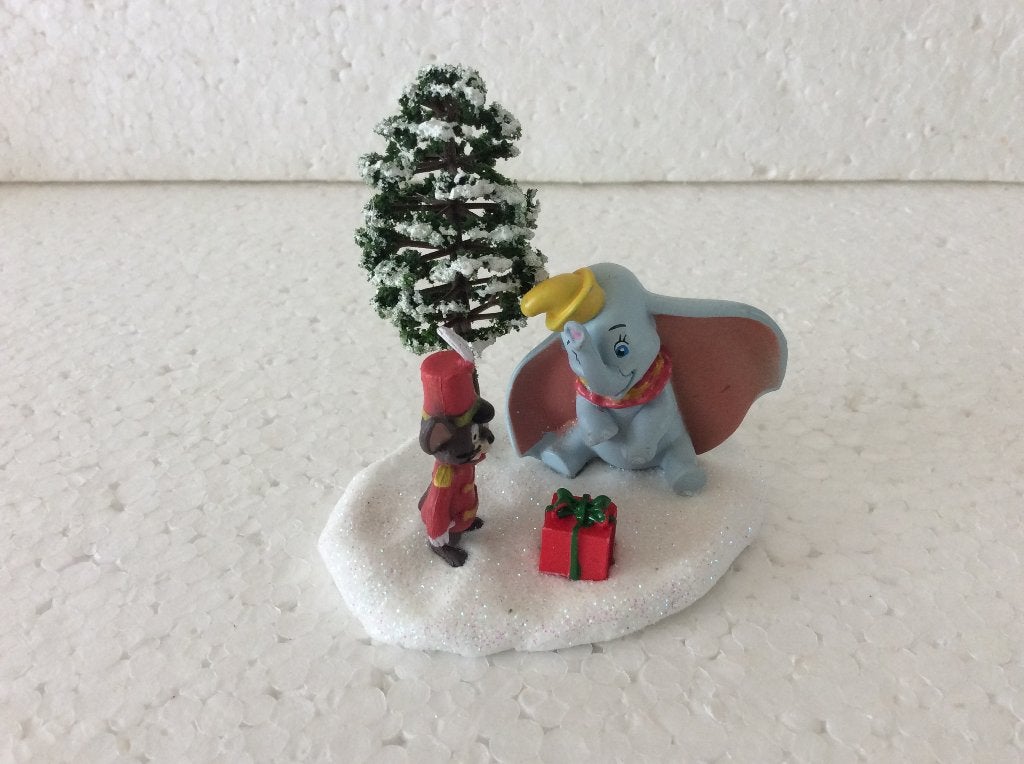 Disney Dumbo - klein beeldje - kerstdorp, Ophalen of Verzenden, Bambi of Dumbo, Zo goed als nieuw, Beeldje of Figuurtje