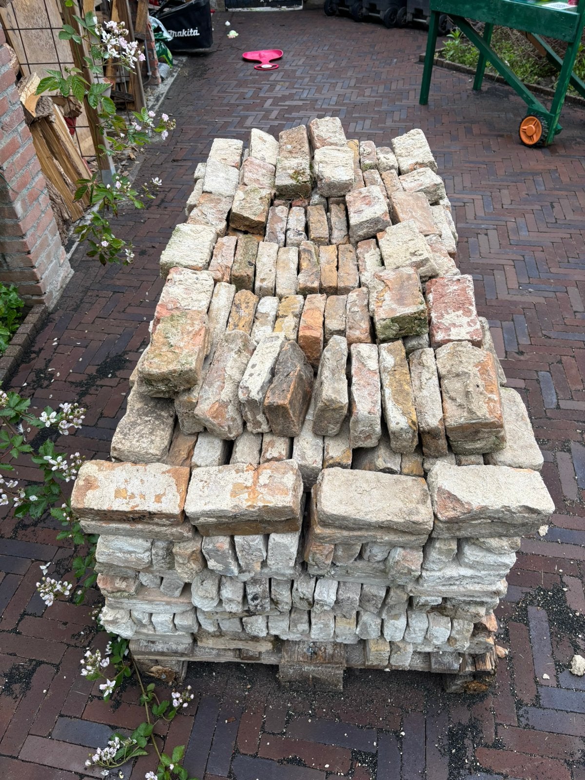 Circa 750 antieke handgevormde ijsselstenen, Ophalen, Zo goed als nieuw, Bakstenen