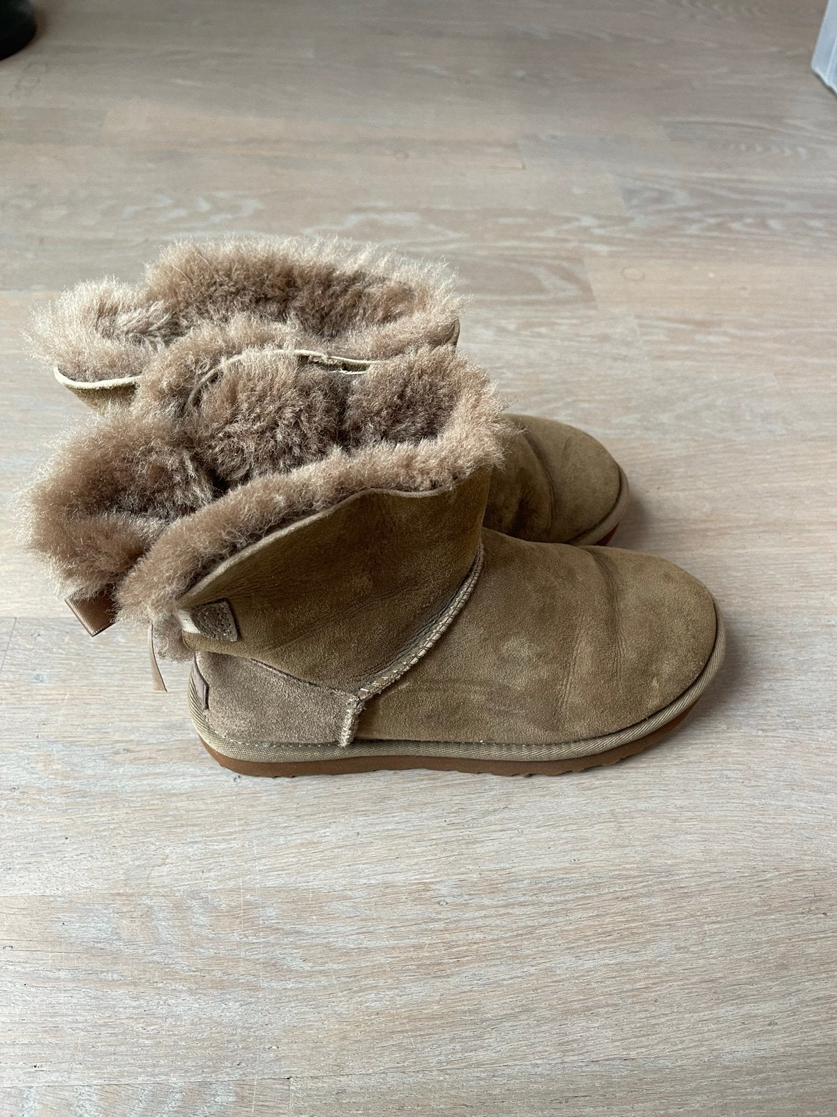 Uggs enkel laarzen maat 37, Kleding | Dames, Schoenen, Ophalen of Verzenden, Gedragen, Bruin, Lage of Enkellaarzen