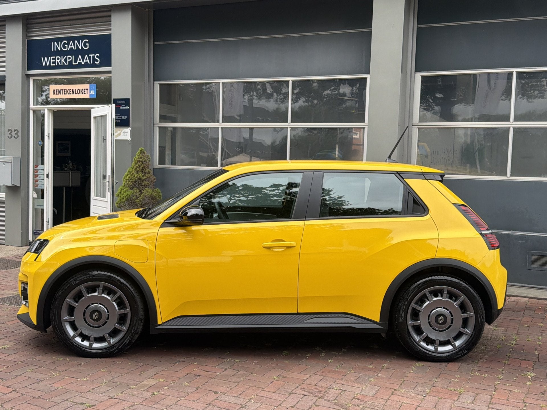 Renault 5 120PK Urban Range Evolution 40kWh | 18" | Open R-l, Auto's, Gebruikt, Zwart, Leder en Stof, Geel