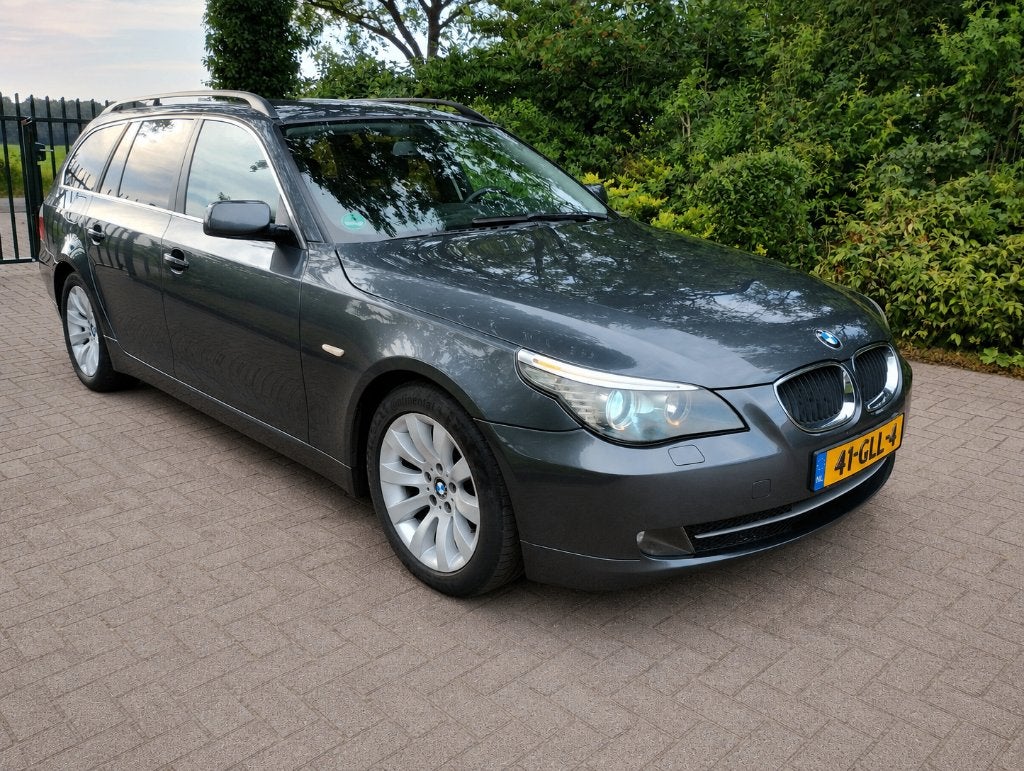 BMW 5-Serie 2.0 I 520 Touring 120KW AUT 2008 Grijs, Auto's, Stof, 1995 cc, 4 cilinders, 163 pk