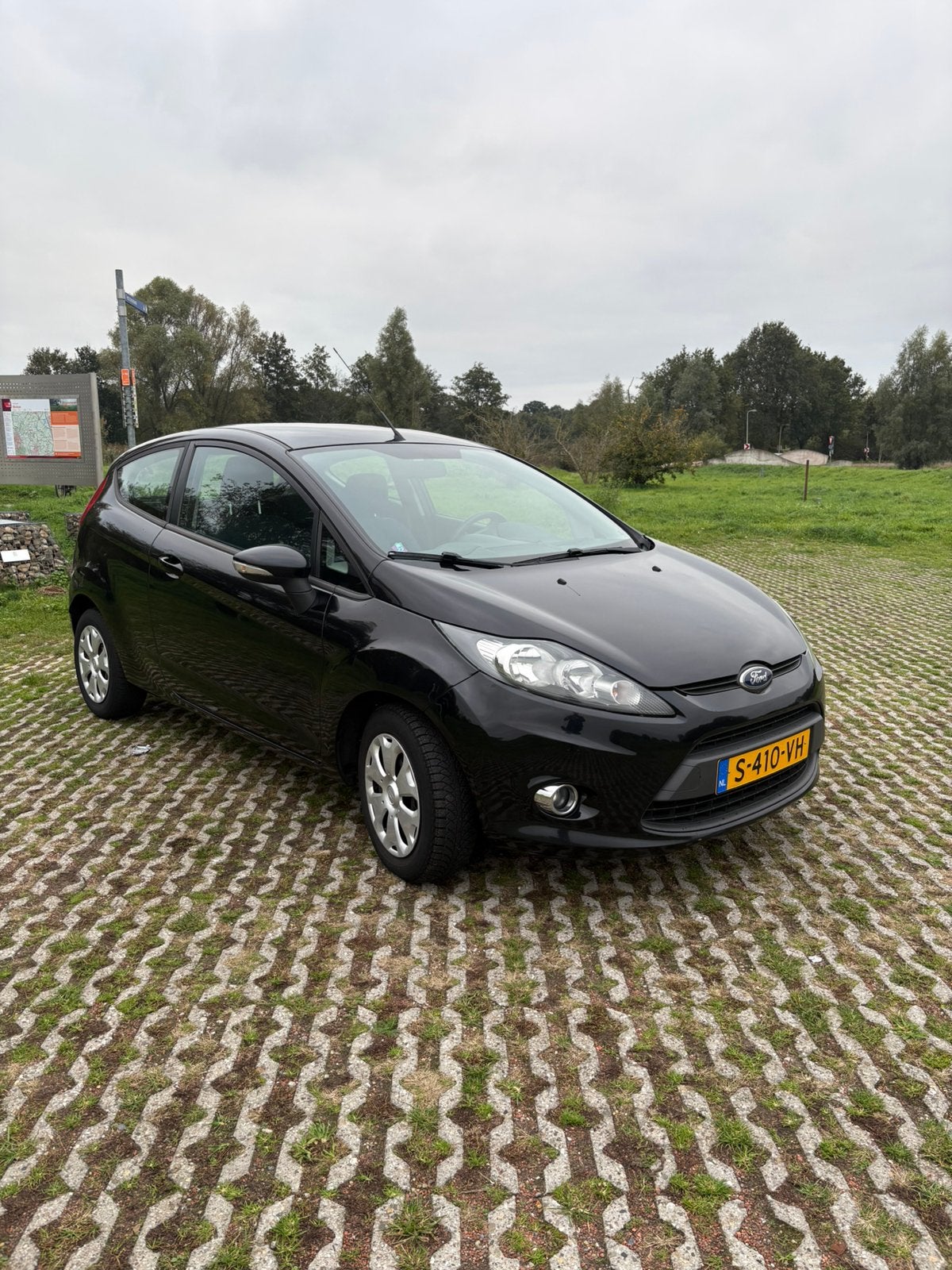 Ford Fiësta 1.25  2012 zeer nette staat., Auto's, Voorwielaandrijving, 600 kg, 4 cilinders, Zwart