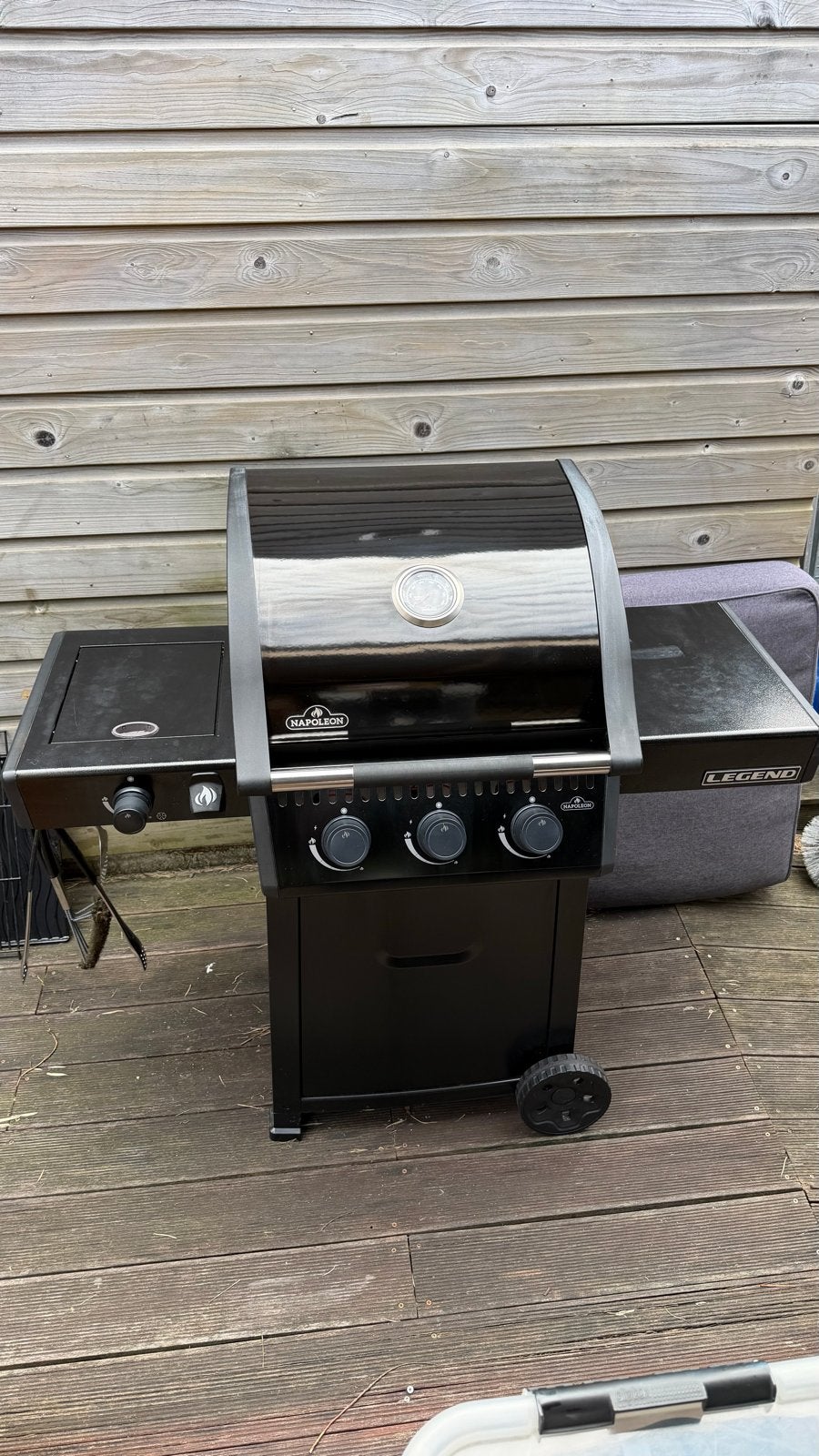 Napoleon Legend gasbarbecue met hoes en extra grillplaat, Ophalen of Verzenden, Zo goed als nieuw