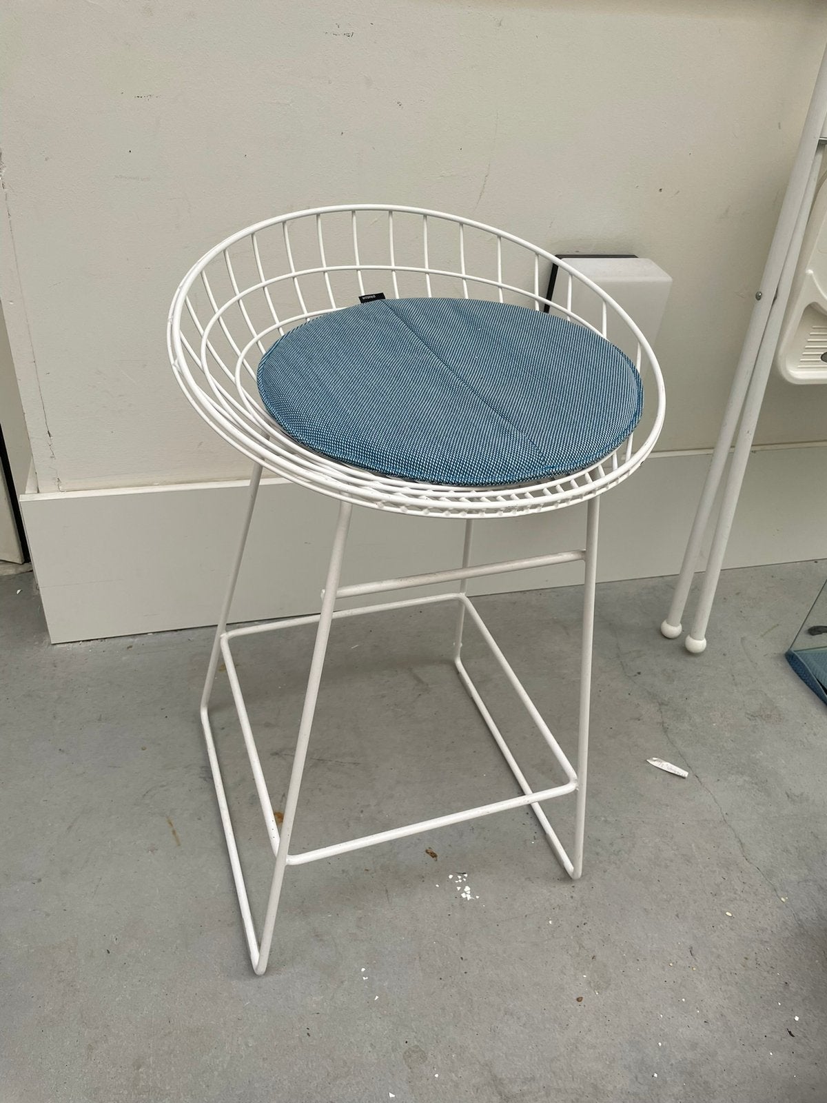 Pastoe draadkruk Cees Braakman wit, Ophalen, 60 tot 90 cm, Zo goed als nieuw, 1 kruk