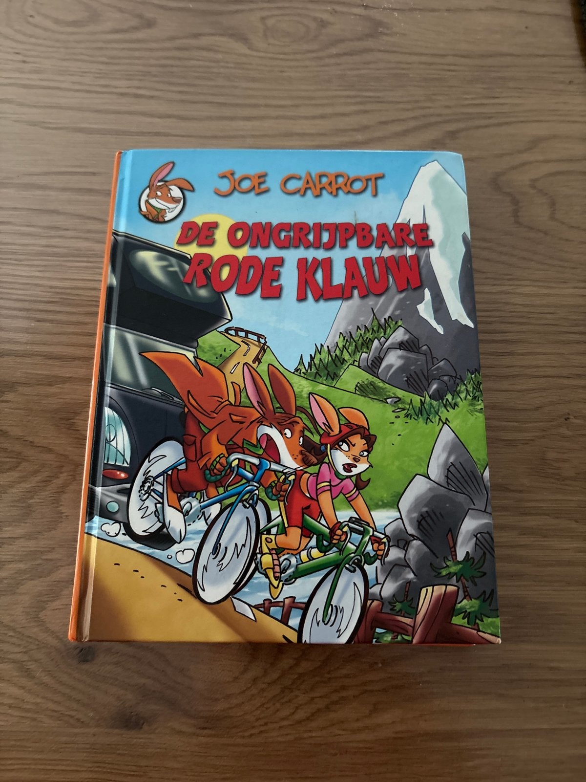 Joe Carrot: De Ongrijpbare Rode Klauw - Avontuurlijk Boek, Boeken, Ophalen of Verzenden, Zo goed als nieuw, Fictie algemeen