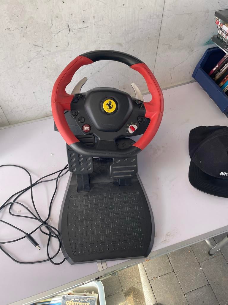 Thrustmaster Ferrari racestuur met pedalen voor Xbox, Spelcomputers en Games, Spelcomputers | Xbox | Accessoires, Ophalen, Gebruikt