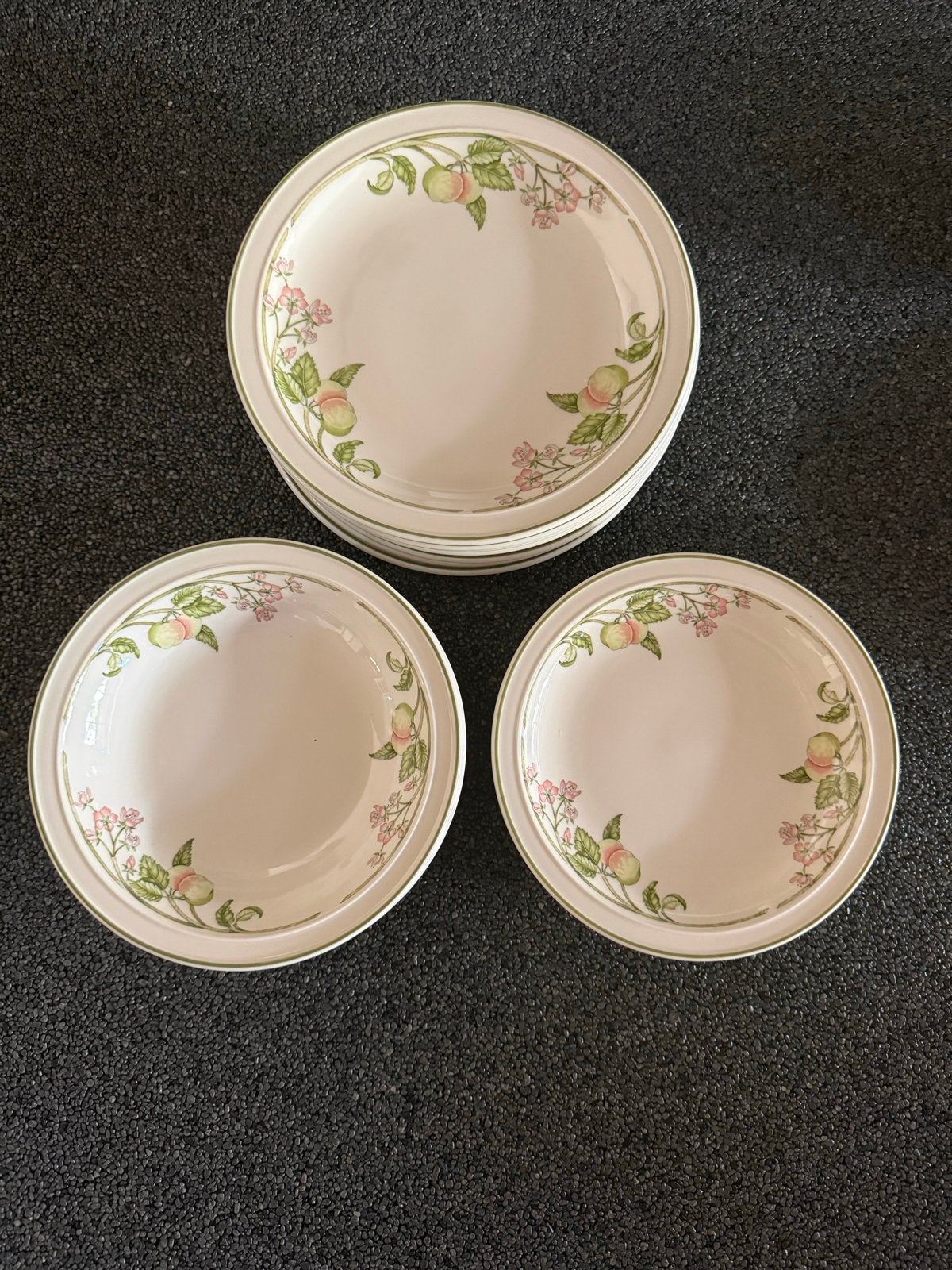 Uitgebreid Wedgwood Wild Apple Servies - Vintage, Huis en Inrichting, Keuken | Servies, Ophalen, Gebruikt, Keramiek, Vintage