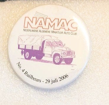 grote button NAMAC miniatuur auto ruilbeurs met vrachtauto, Ophalen of Verzenden, Overige onderwerpen, Button