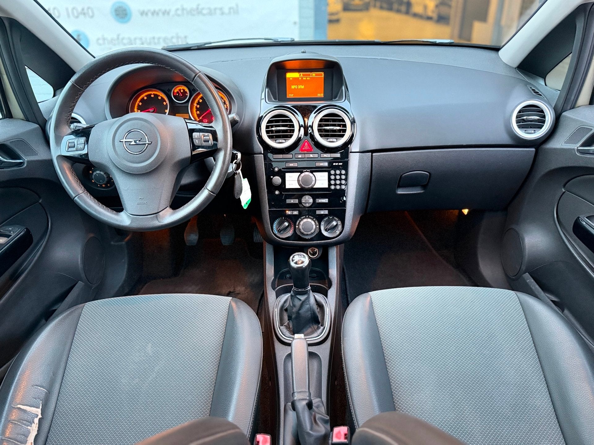 Opel Corsa 1.4|NAP|NIEUWEAPK|AIRCO|PANO|PDC|CRUISE|HALFLEER!, Auto's, 1063 kg, Gebruikt, Zwart, 4 cilinders