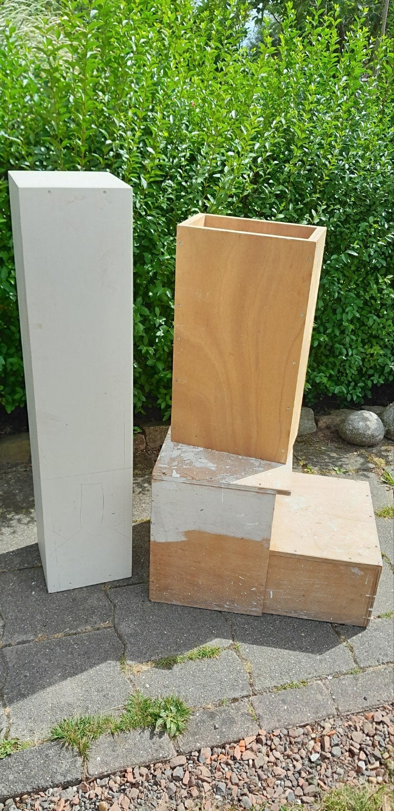 Houten consoles voor een plant of in atelier voor je beeld, Ophalen