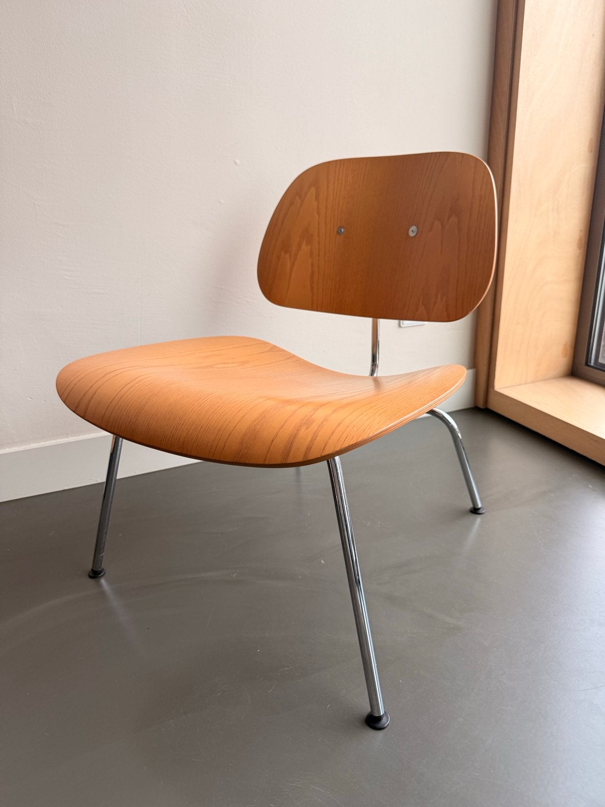 Vitra Eames Lounge Chair (Plywood Group LCM), Ophalen, Scandic, design, Vitra, Bruin, Zo goed als nieuw