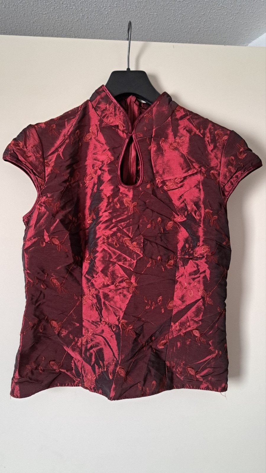 Bordeauxrode top met korte mouwen en Chinese kraag, Maat 38/40 (M), Frakys, Ophalen of Verzenden, Korte mouw