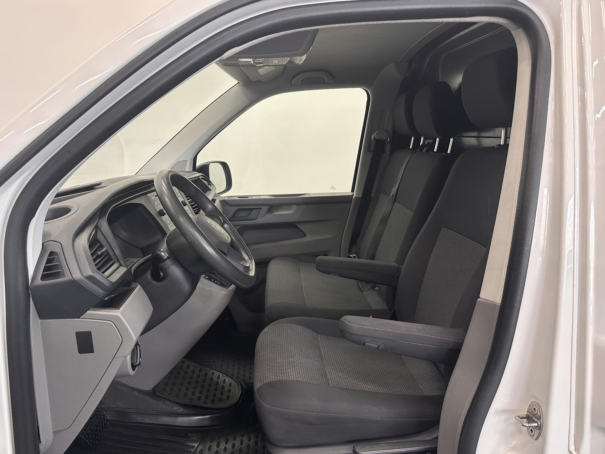 Volkswagen Transporter 2.0 TDI L1H1 Comfortline 150 PK Carpl, Auto's, Stof, Gebruikt, Euro 6, 4 cilinders