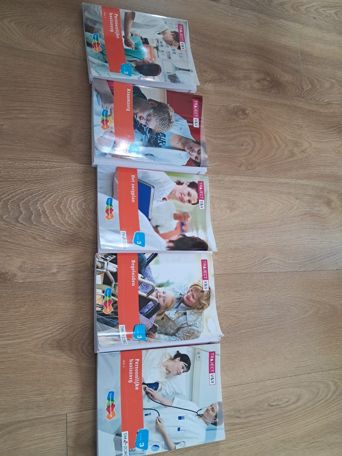 Traject V&V boeken: Persoonlijke basiszorg,Kraamzorg,Zorgpl, Boeken, Diverse auteurs (Traject V&V), Ophalen of Verzenden, Zo goed als nieuw