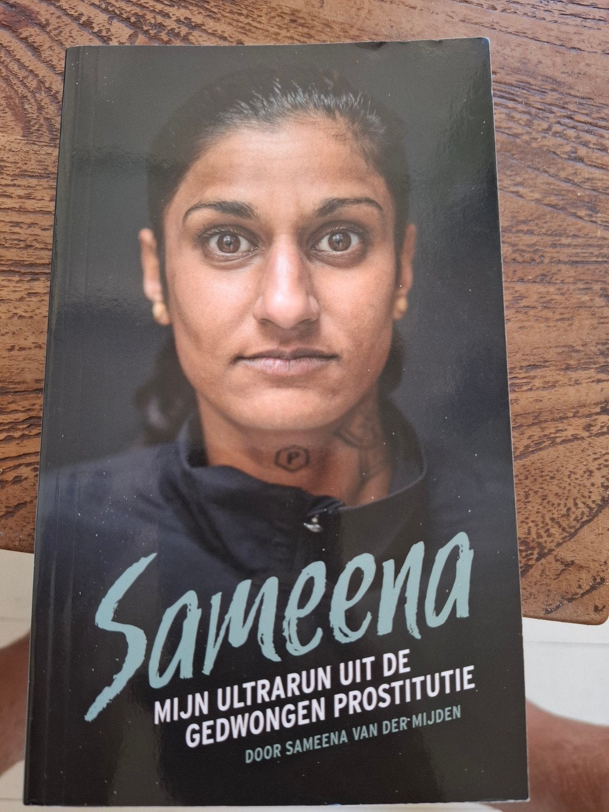Sameena; mijn ultrarun uit de gedwongen prostitutie, Ophalen of Verzenden, Zo goed als nieuw, Sameena van der Mijden