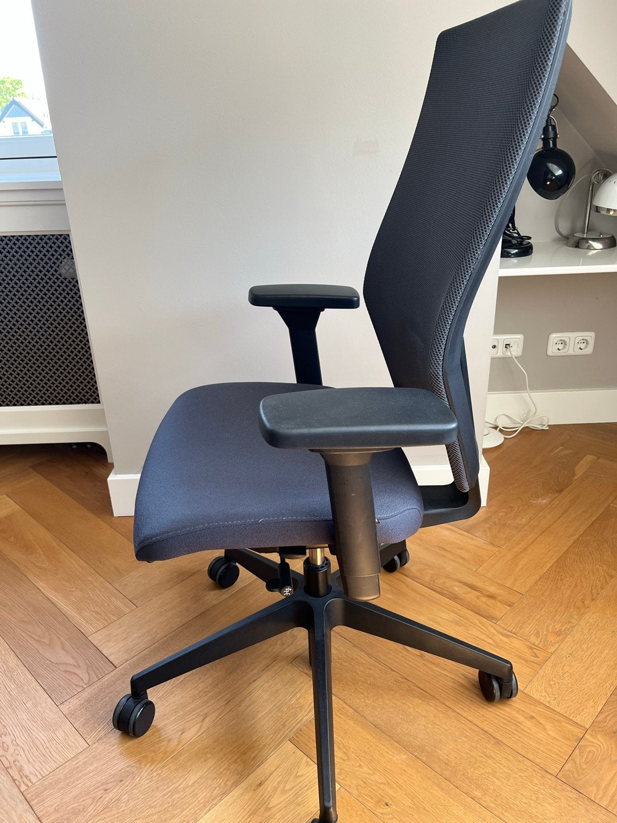 König + Neurath JET.II 2 NR Bureaustoel - Ergonomisch, Ophalen, Zwart, Zo goed als nieuw, Bureaustoel