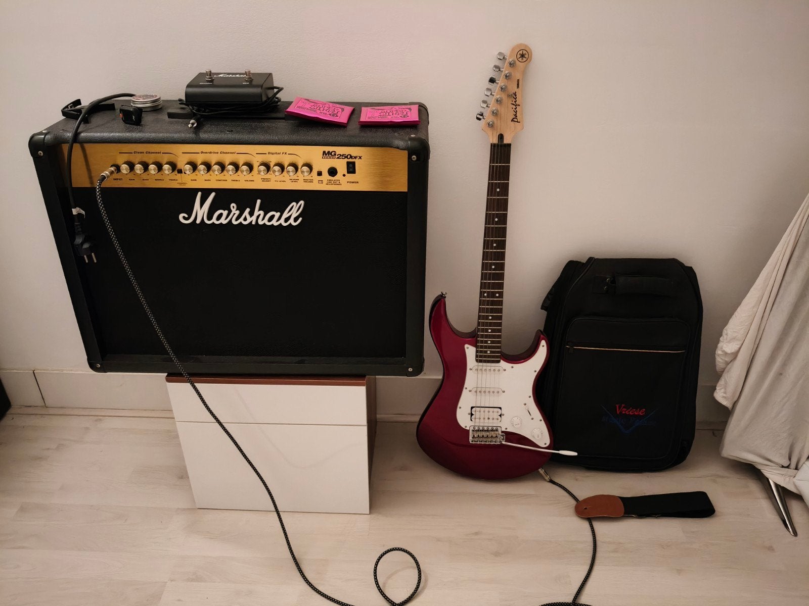 Yamaha Pacifica elektrische gitaar met Marshall versterker, Gebruikt, Met versterker, Solid body, Ophalen