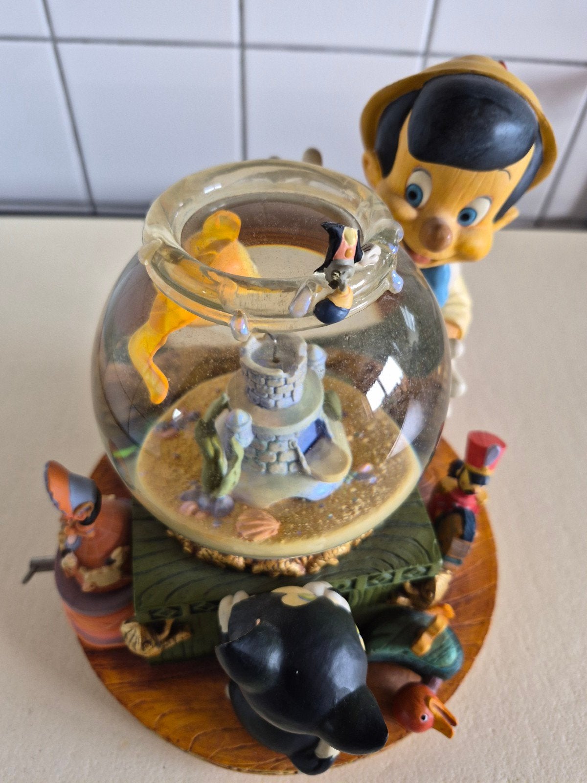Disney Pinokkio Muziekdoos Sneeuwbol met Figaro en Cleo, Verzamelen, Ophalen, Peter Pan of Pinokkio, Gebruikt, Beeldje of Figuurtje