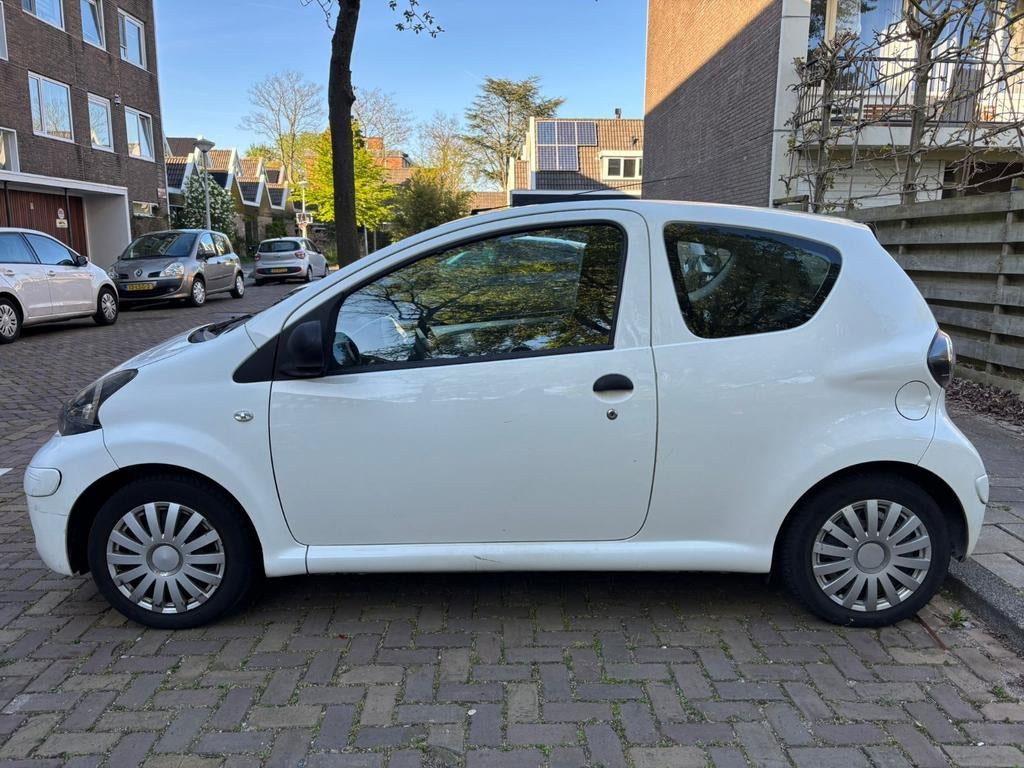 Toyota Aygo 1.0 12V Vvt-i 3DRS MMT 2010 Wit, Voorwielaandrijving, 4 stoelen, Handgeschakeld, Particulier