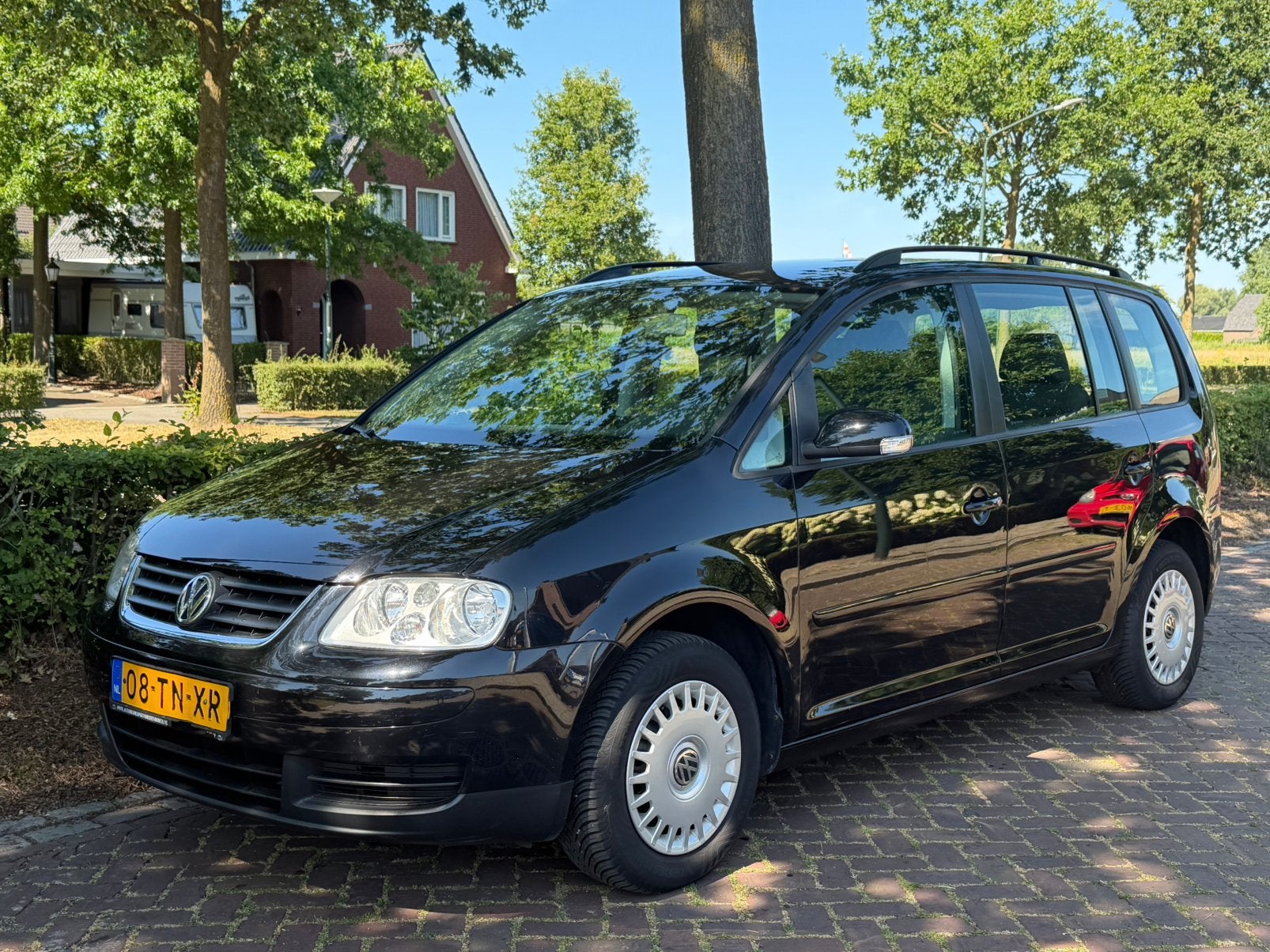 Volkswagen Touran 1.6 AUTOMAAT 2006 Airconditioning apk 2027, Auto's, Volkswagen, Stof, 4 cilinders, 1445 kg, Zwart