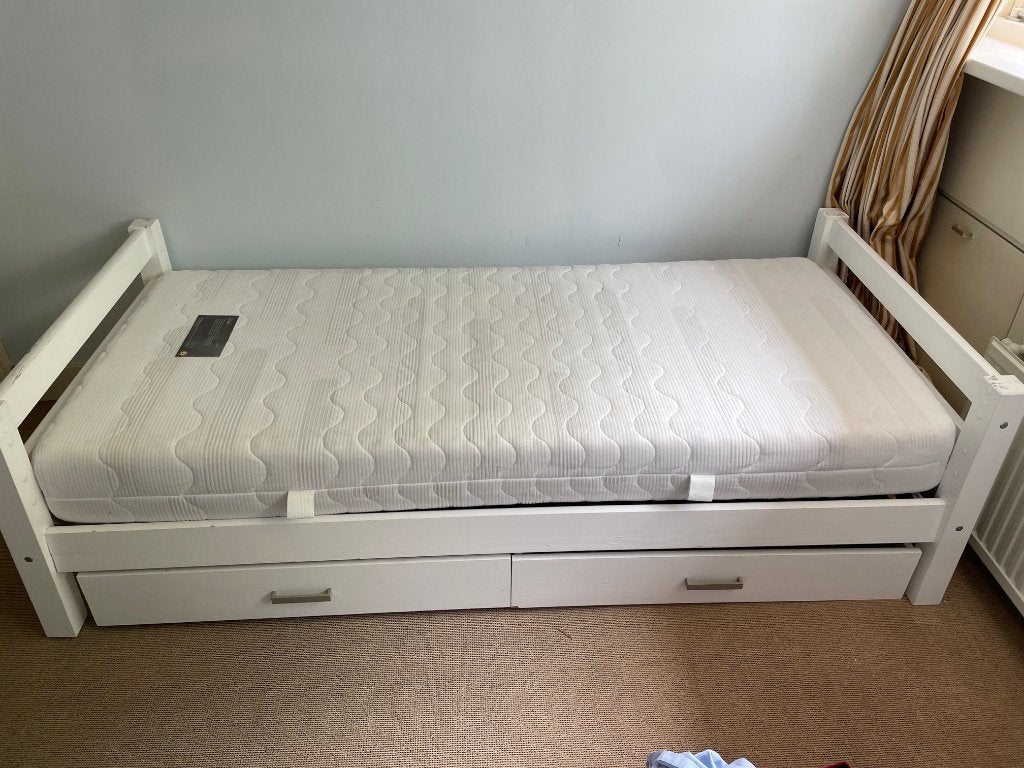 Bed 90x200 met Bossflex-lattenbodem en luxe schuimmatras, Ophalen, Gebruikt, 90 cm, Eenpersoons