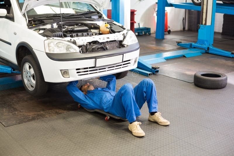 Ervaren monteur bied hulp & reparatie bij auto onderhoud
