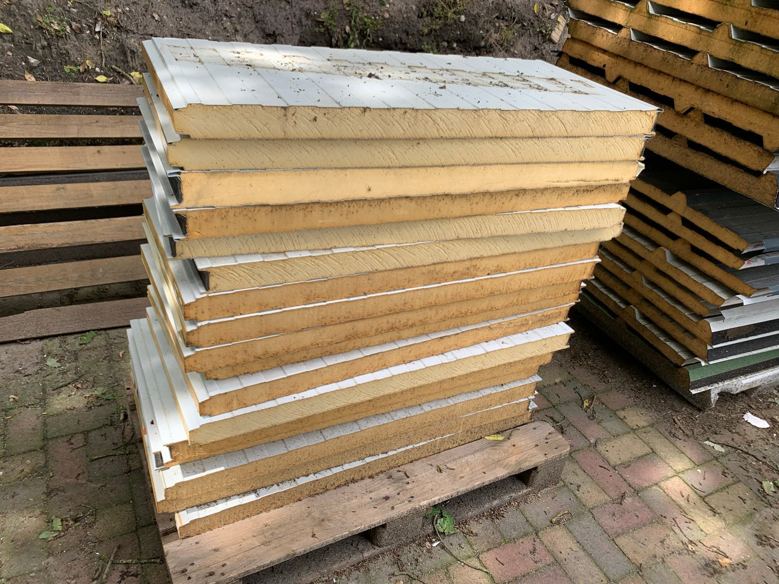 Diverse reststukken/zaagafval sandwichpanelen, Ophalen, Gebruikt, Betonwei 6a, 15 m² of meer