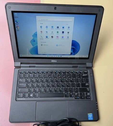 Dell Latitude 3160 TOUCHSCREEN WINDOWS 11, Computers en Software, Ophalen, 2 tot 3 Ghz, Qwerty, DELL Latidude