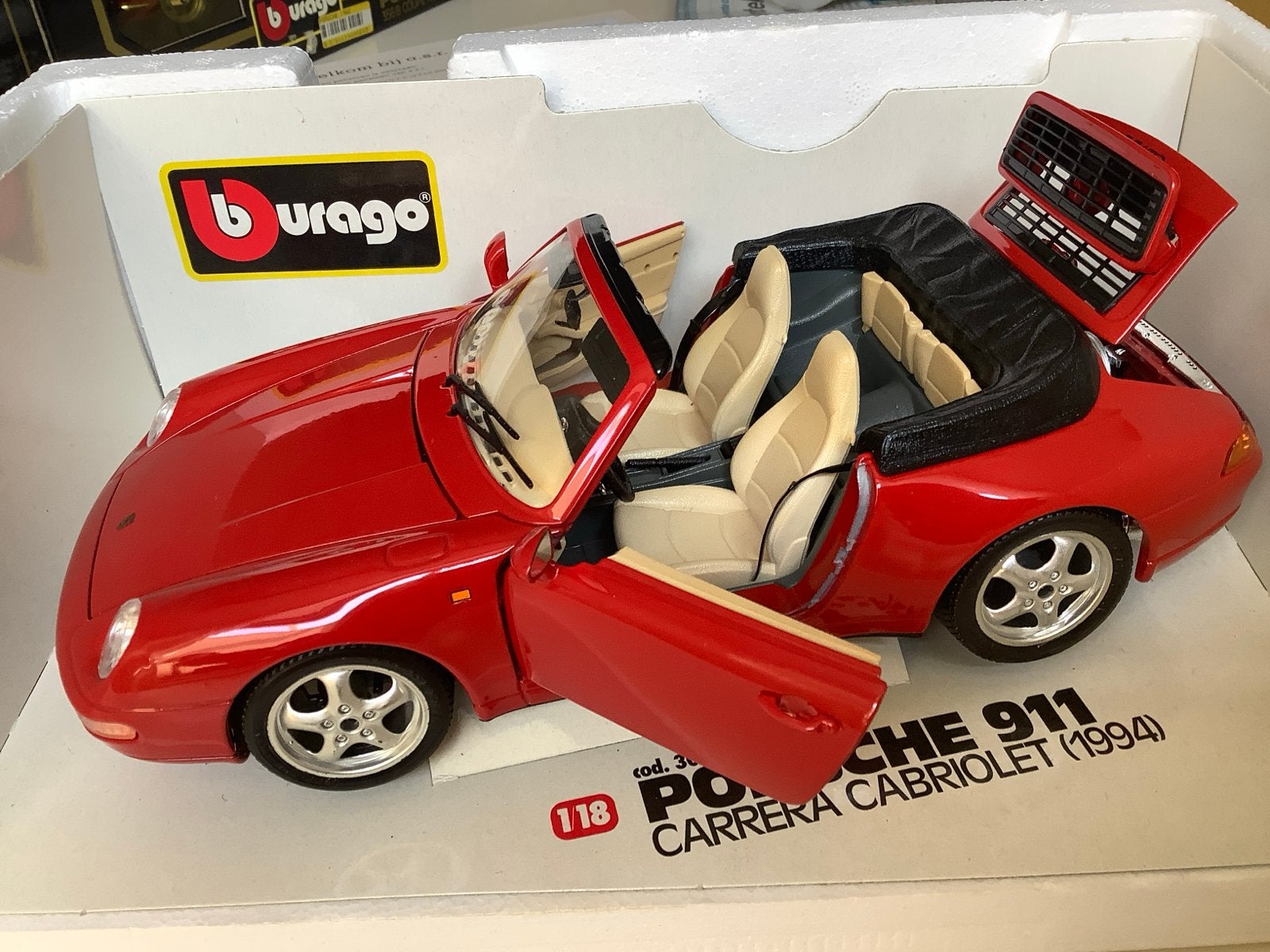 Burago Porsche 911 Carrera Cabriolet 1994 - Nieuw in OVP, Ophalen of Verzenden, Nieuw, Auto, Bburago