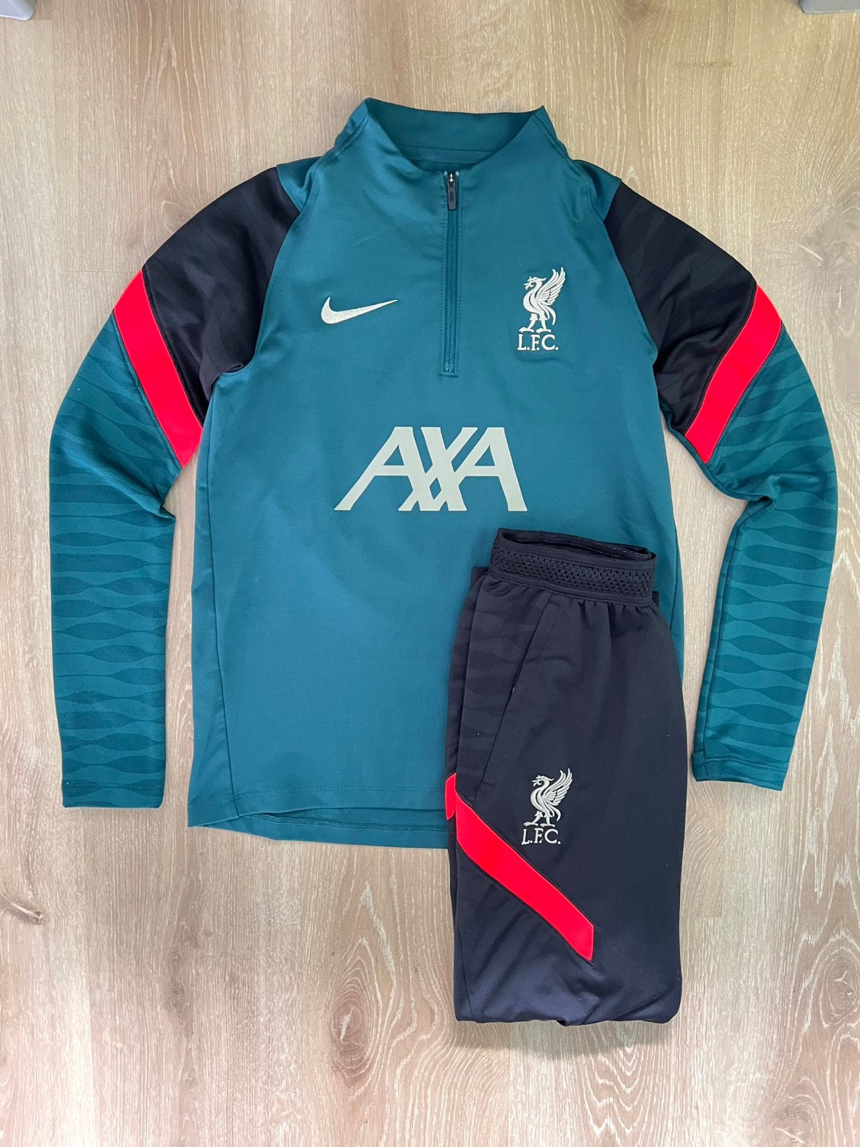 Liverpool trainingspak Nike 22/23 Maat 147-158, Jongen of Meisje, Sport- of Zwemkleding, Ophalen of Verzenden, Zo goed als nieuw