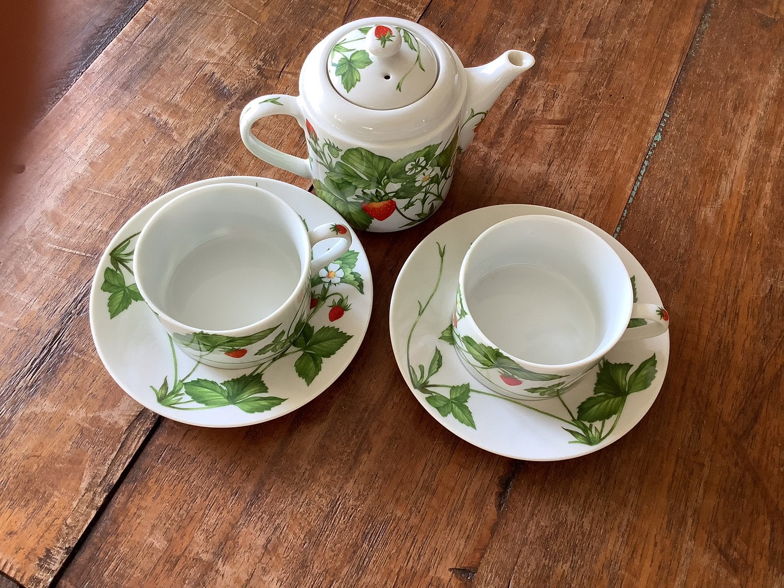 Theepotje en 2 theekopjes, Huis en Inrichting, Keuken | Servies, Ophalen of Verzenden, Zo goed als nieuw, Overige stijlen, Kop(pen) en/of Schotel(s)