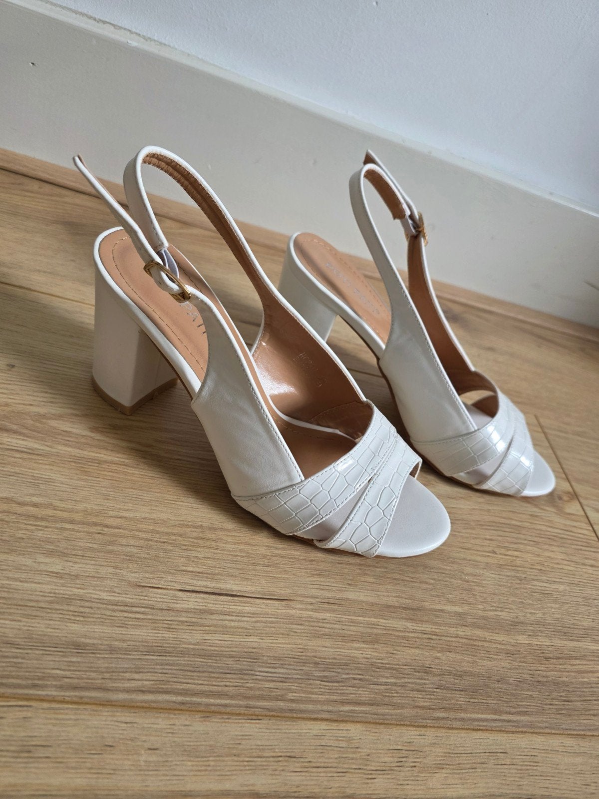 POTI PATI witte hakken/sandalen maat 39, Ophalen of Verzenden, Zo goed als nieuw, Wit, Sandalen of Muiltjes