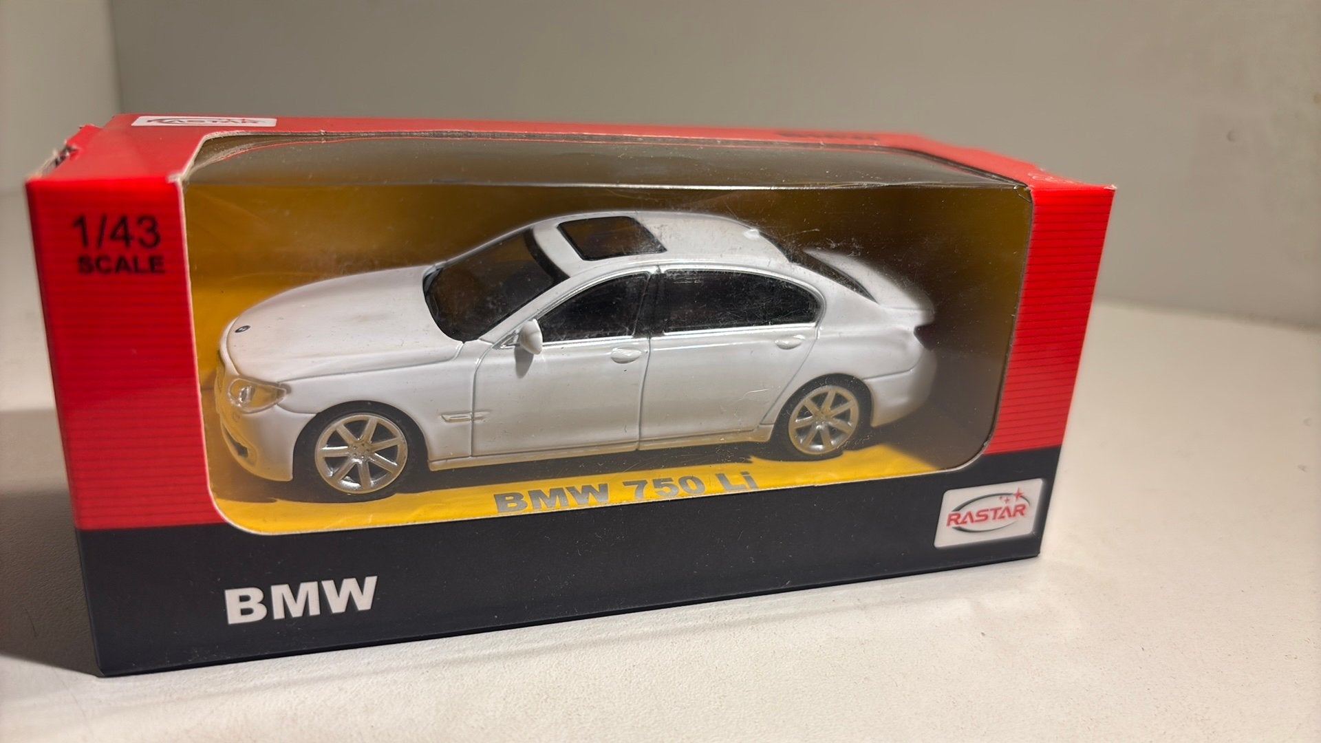 Bmw 750 li white rastar 1.43